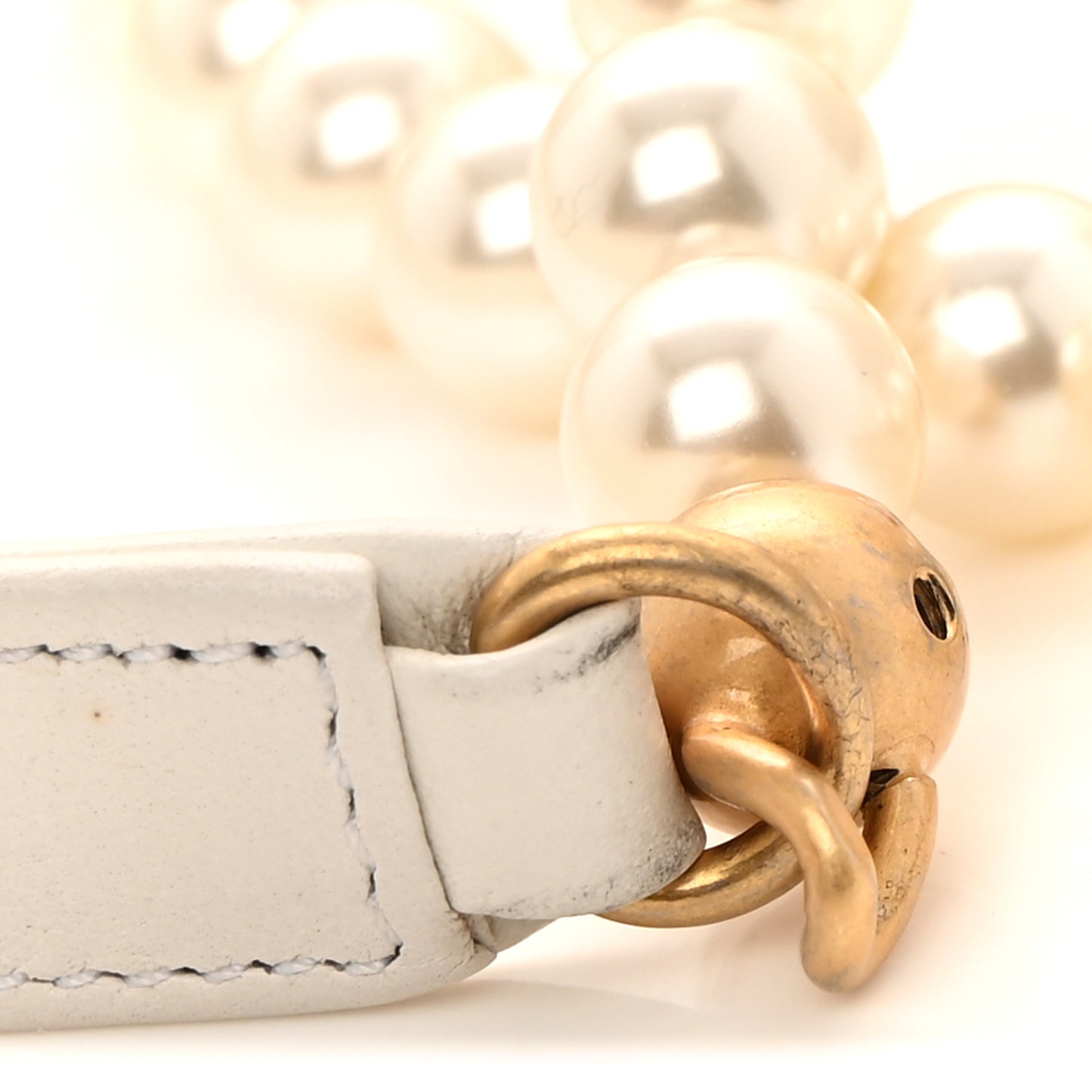 Calfskin Quilted Pearl Round Clutch With Chain White