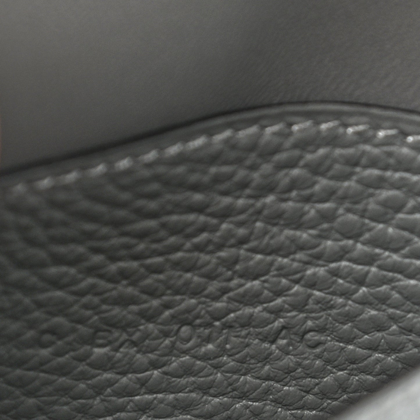 Togo Dogon Card Case Gris Mouette