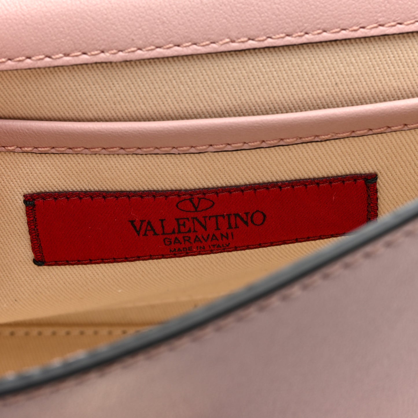 Vitello Medium Rockstud Flip Lock Crossbody Bag Rose Quartz