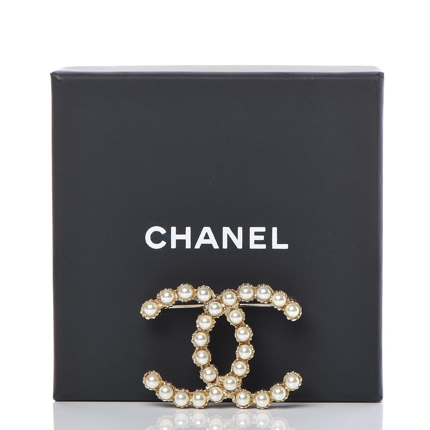 Pearl CC Brooch Pin Gold