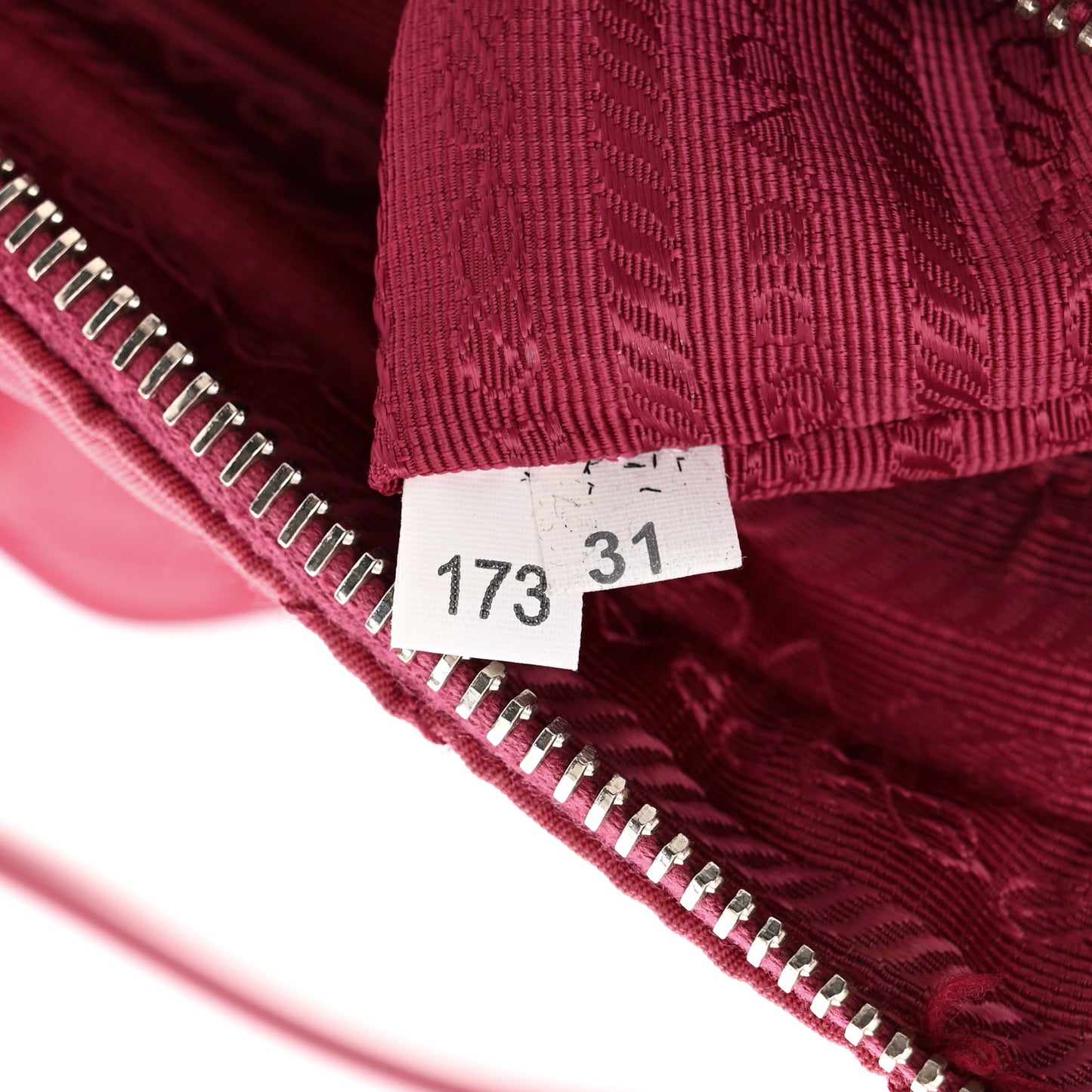 Nylon Tessuto Impuntu Quilted Chain Crossbody Ibisco