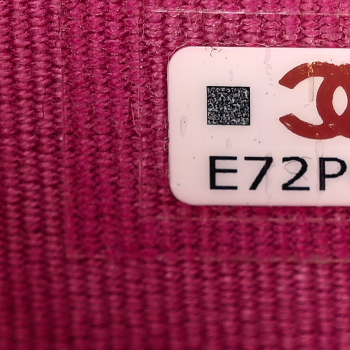 Lambskin Quilted Phone Holder With Chain Fuchsia