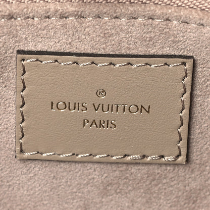 Louis Vuitton Empreinte Monogram Giant Onthego MM Tourterelle 6 of 9