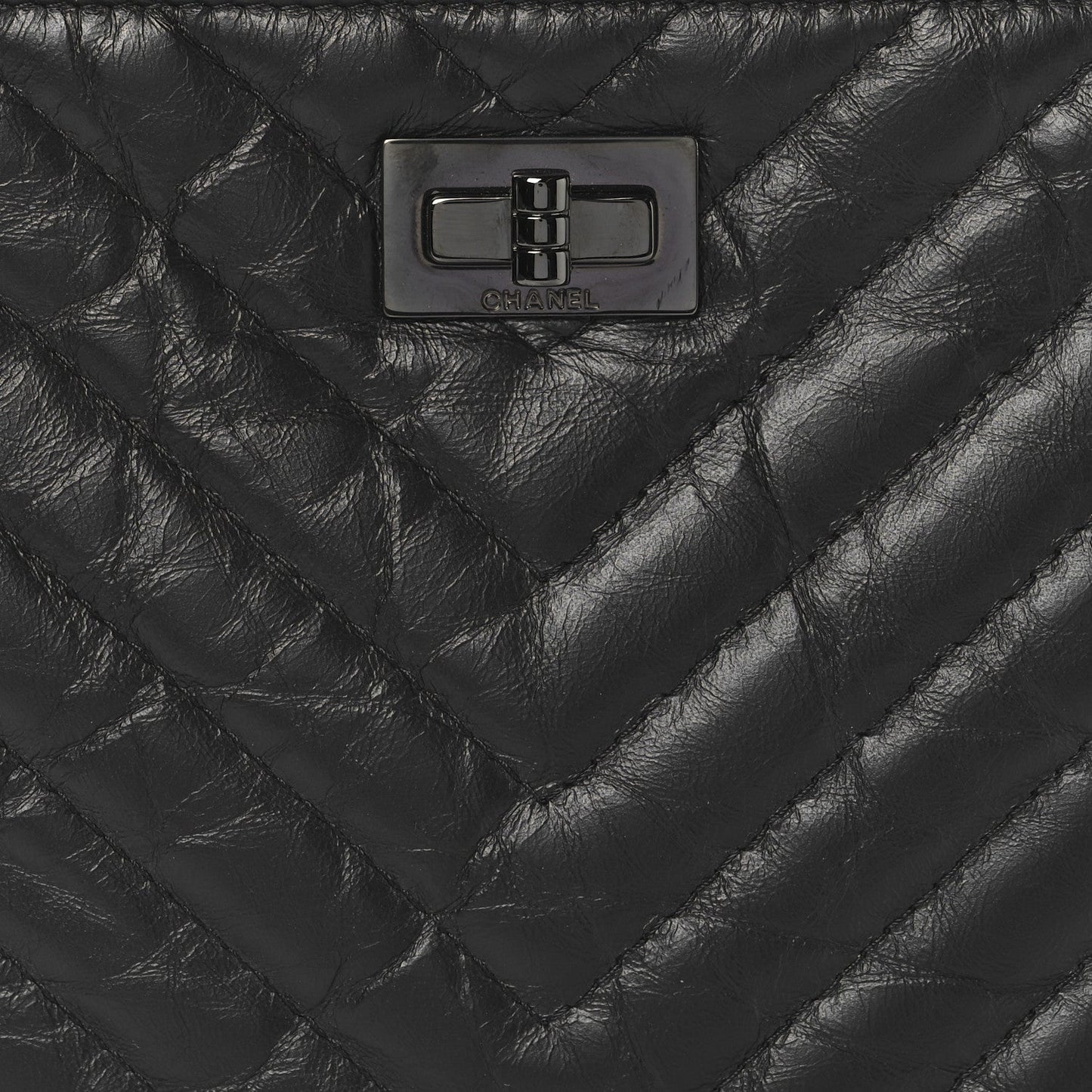 Aged Calfskin Chevron Quilted Reissue 2.55 Medium Cosmetic Case So Black