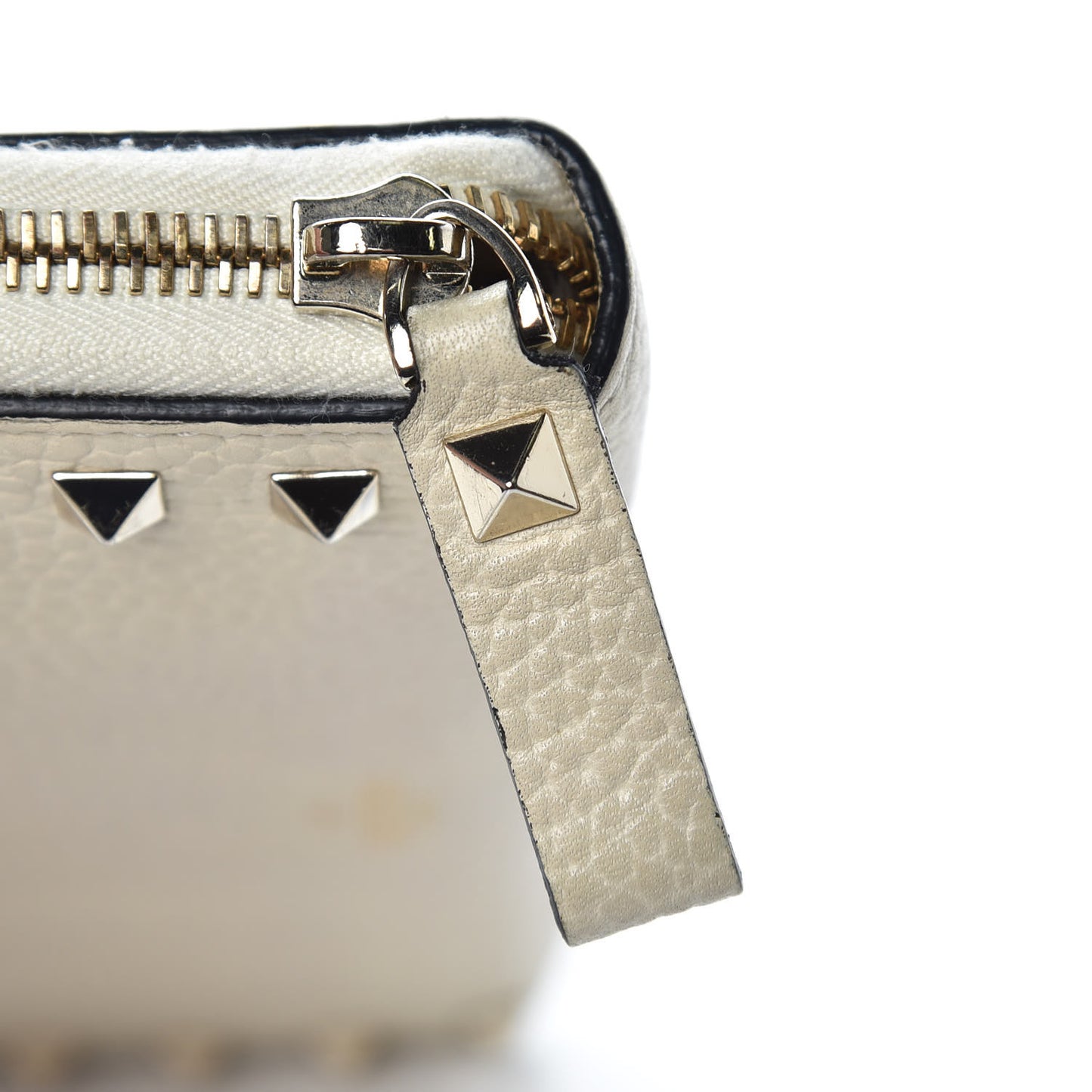 Pebbled Calfskin Rockstud Zip Around Wallet Ivory
