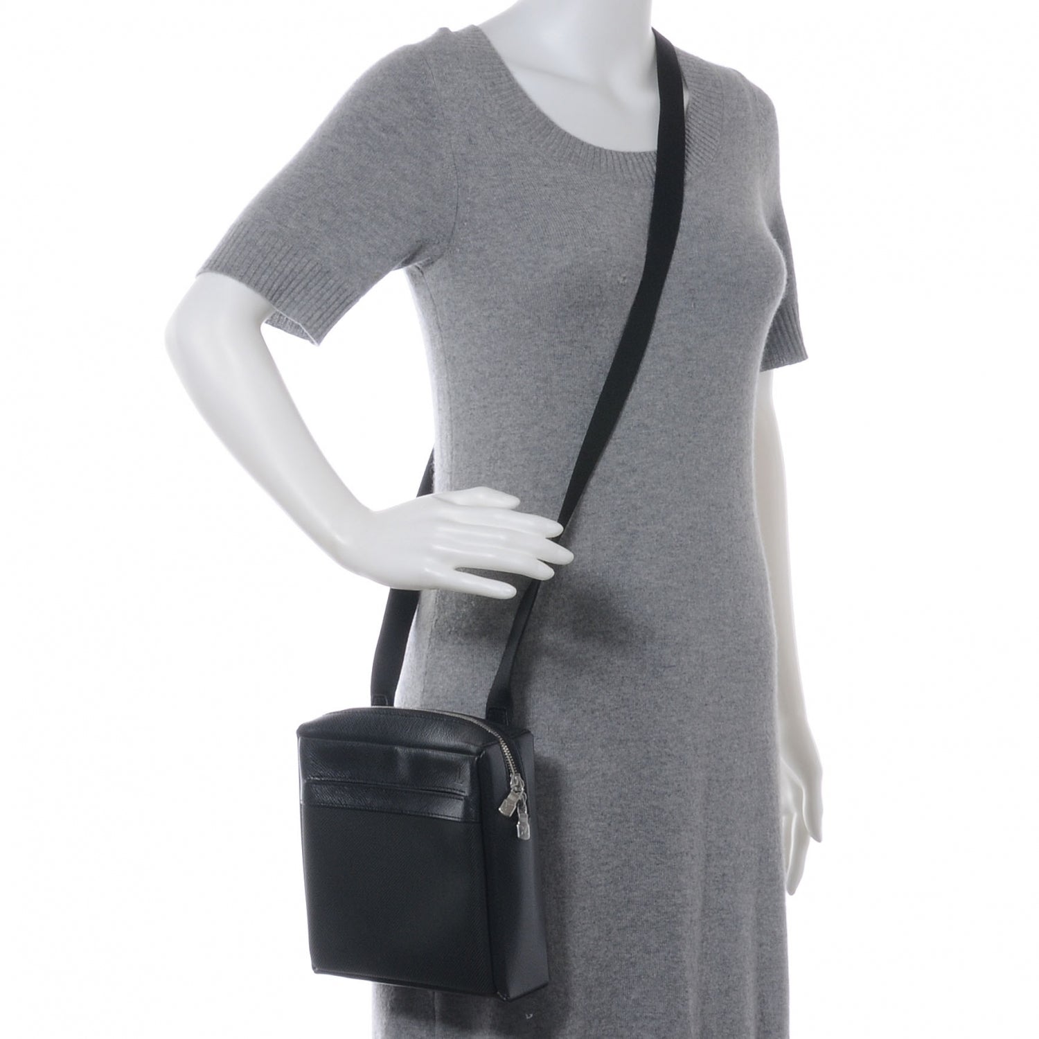 Louis Vuitton Taiga Sayan Slate 2 of 6