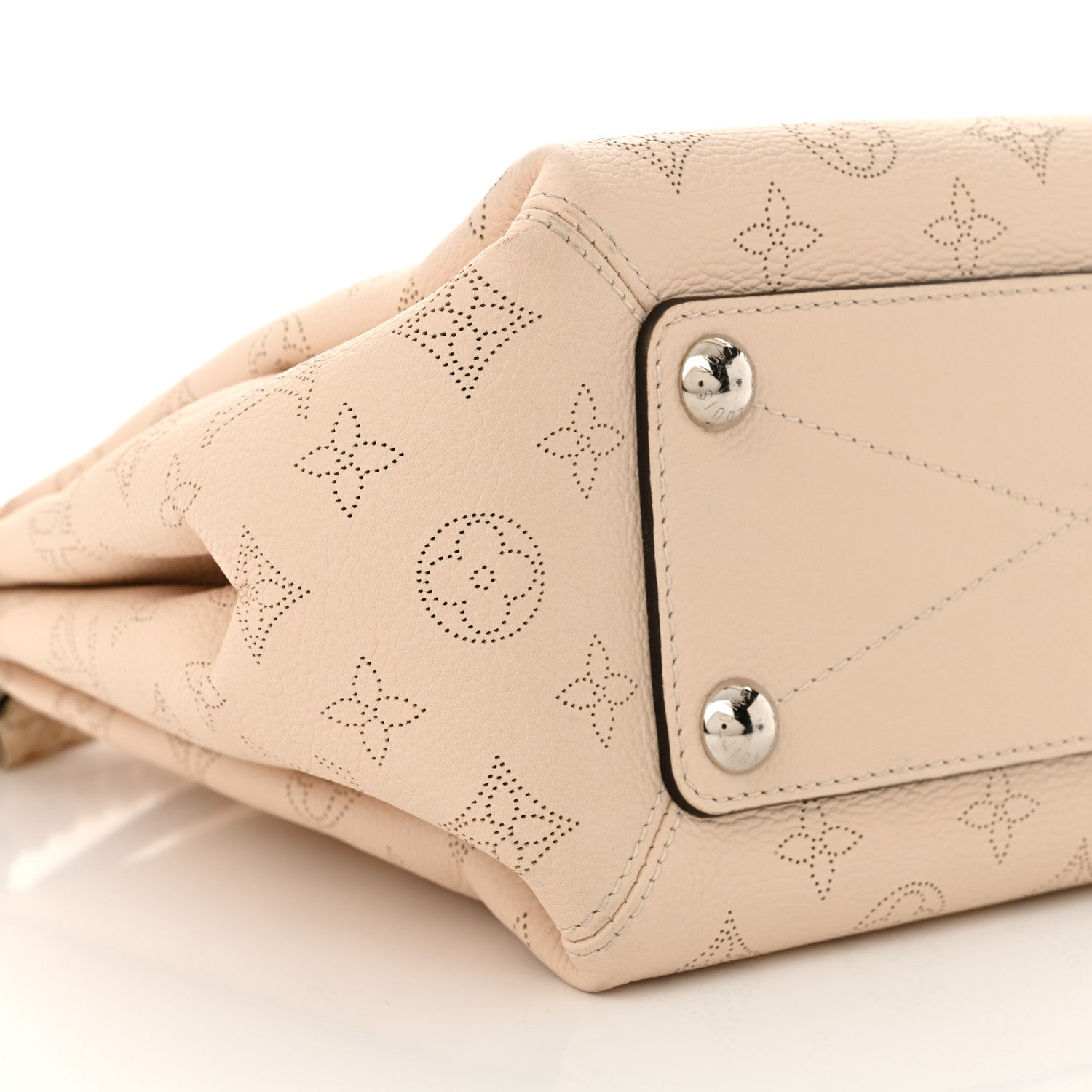 Louis Vuitton Mahina Babylone Chain BB Cream 8 of 10