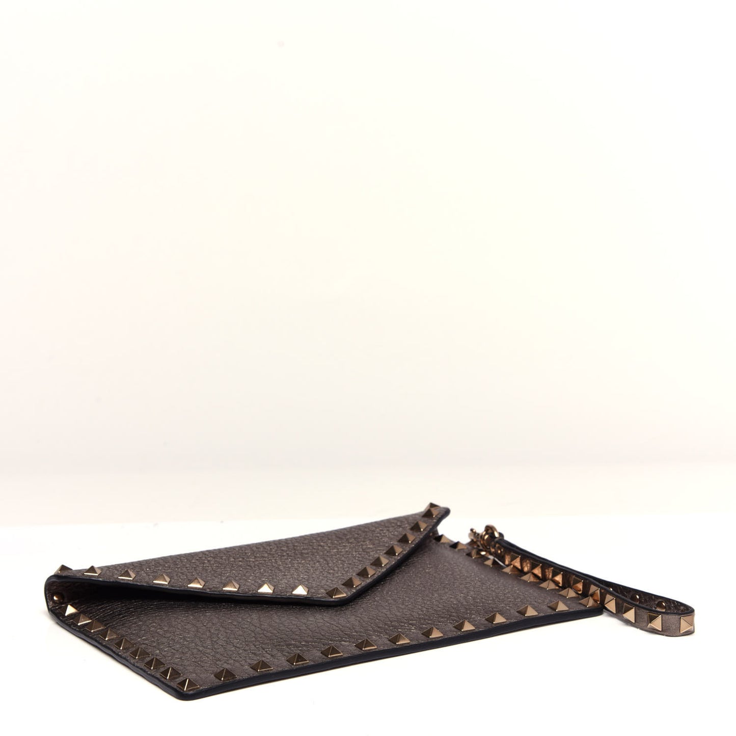 Metallic Pebbled Calfskin Medium Rockstud Envelope Flat Wristlet Pouch Sasso