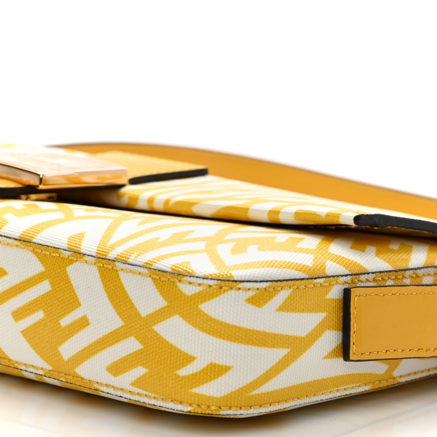 X SARAH COLEMAN Glazed Canvas Vitello King FF Vertigo Baguette 1997 Mimosa White
