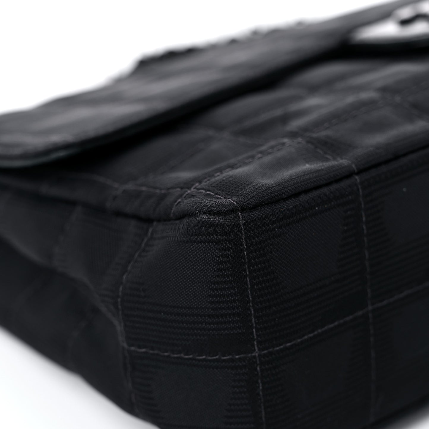 Nylon Medium Travel Flap Black