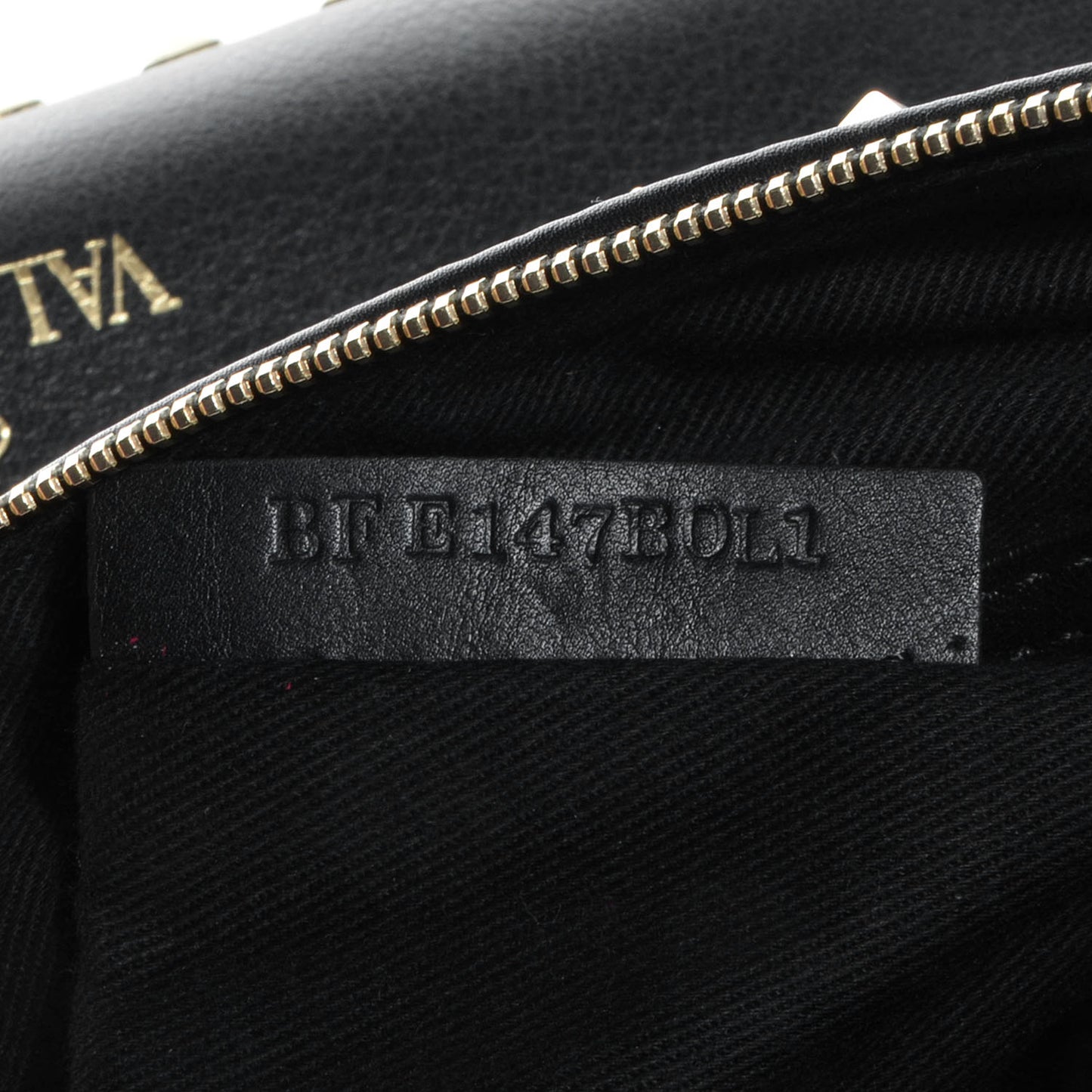 Vitello Large Rockstud Zip Wristlet Pouch Black