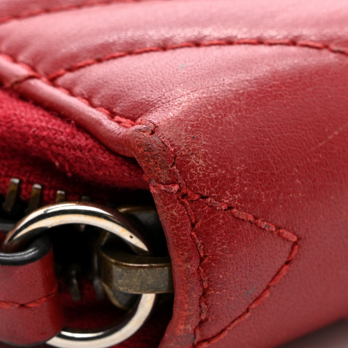 Calfskin Matelasse GG Marmont Zip Around Wallet Hibiscus Red