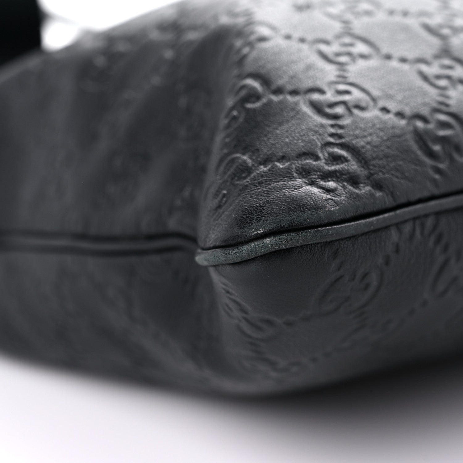 Gucci Guccissima Medium Flat Messenger Bag Black 8 of 12