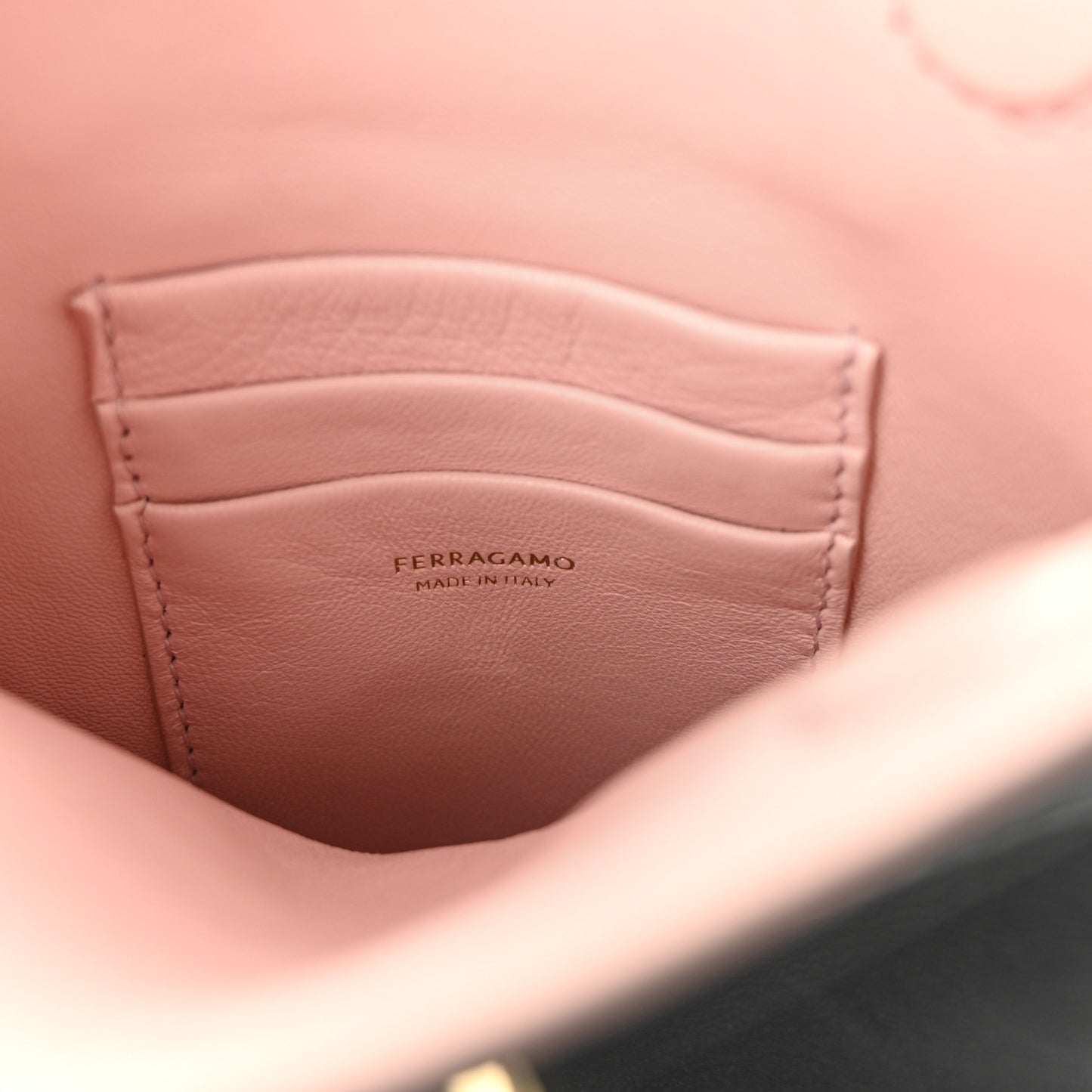 Calfskin Hug Smartphone Holder Black Nylund Pink