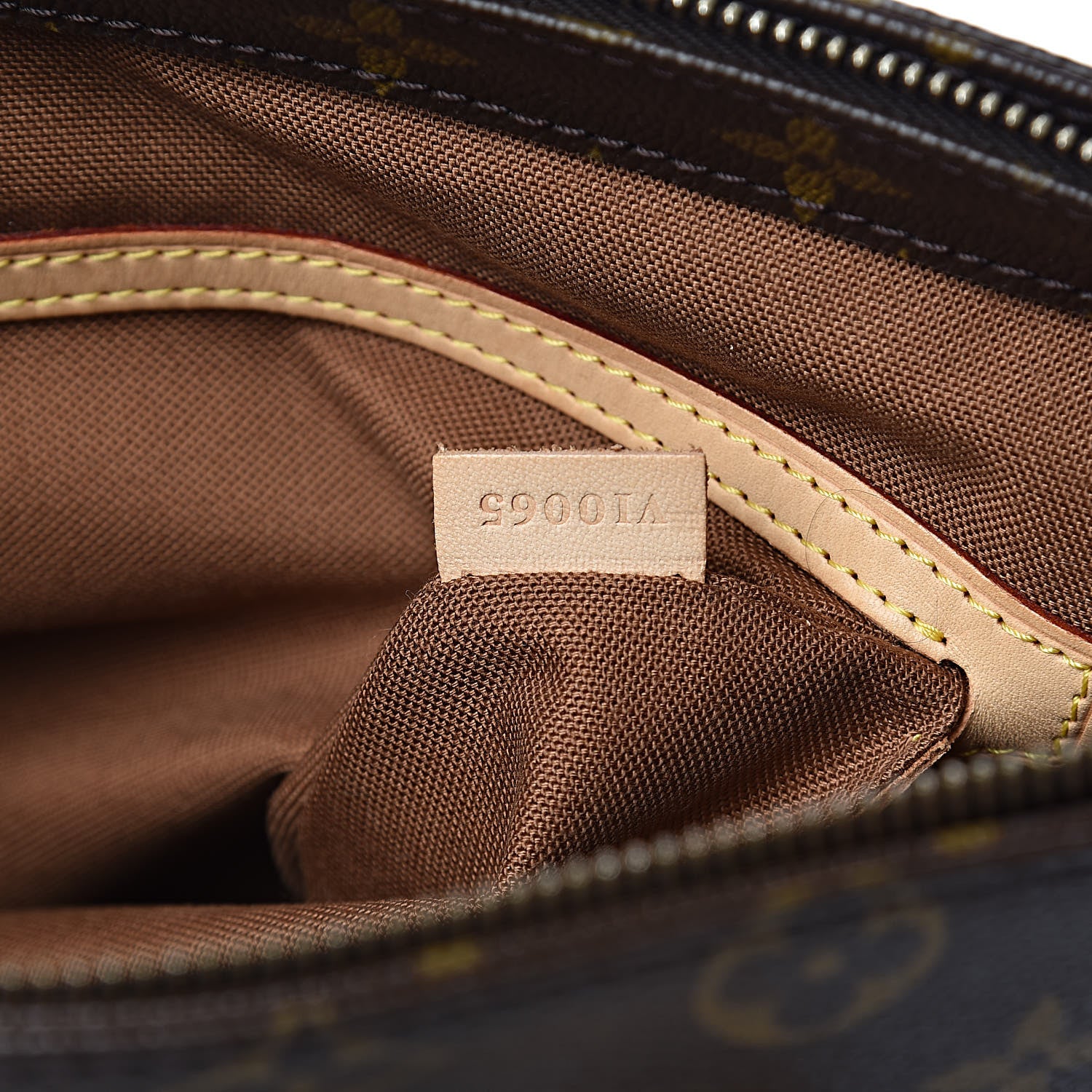 Louis Vuitton Monogram Cabas Mezzo 7 of 12