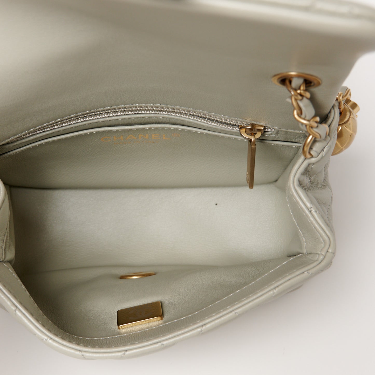 Lambskin Quilted Mini Pearl Crush Flap Light Grey