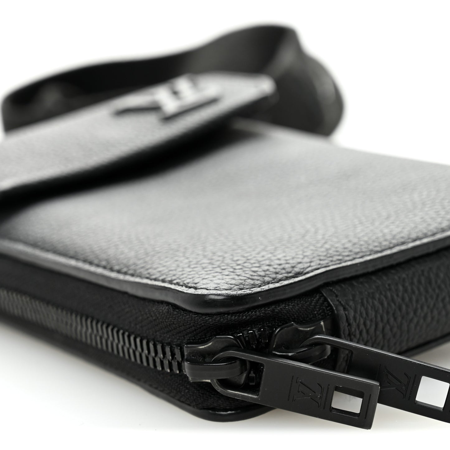 Grained Calfskin Aerogram Phone Pouch Black