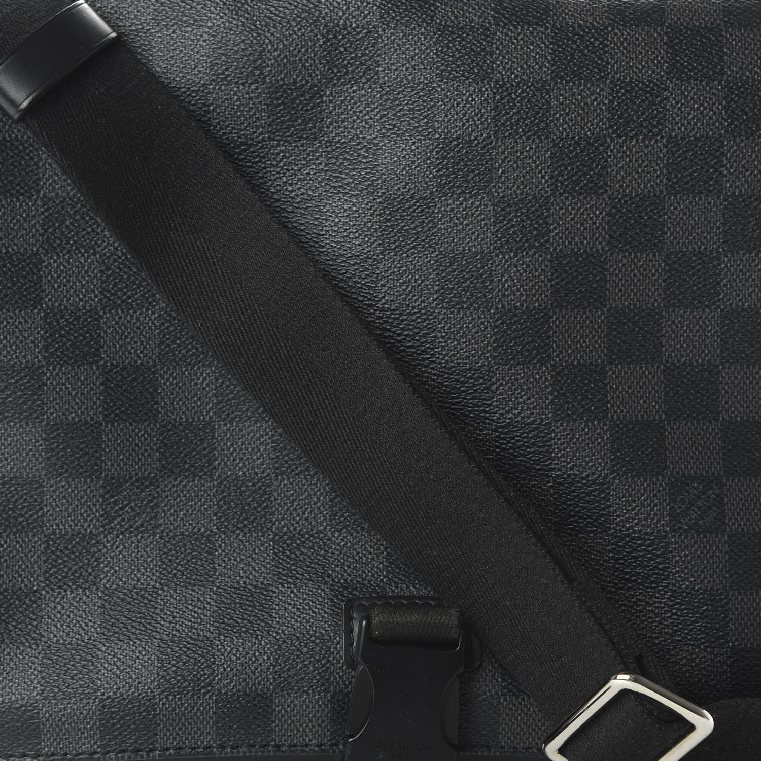 Louis Vuitton Damier Graphite Skyline Messenger MM 9 of 9
