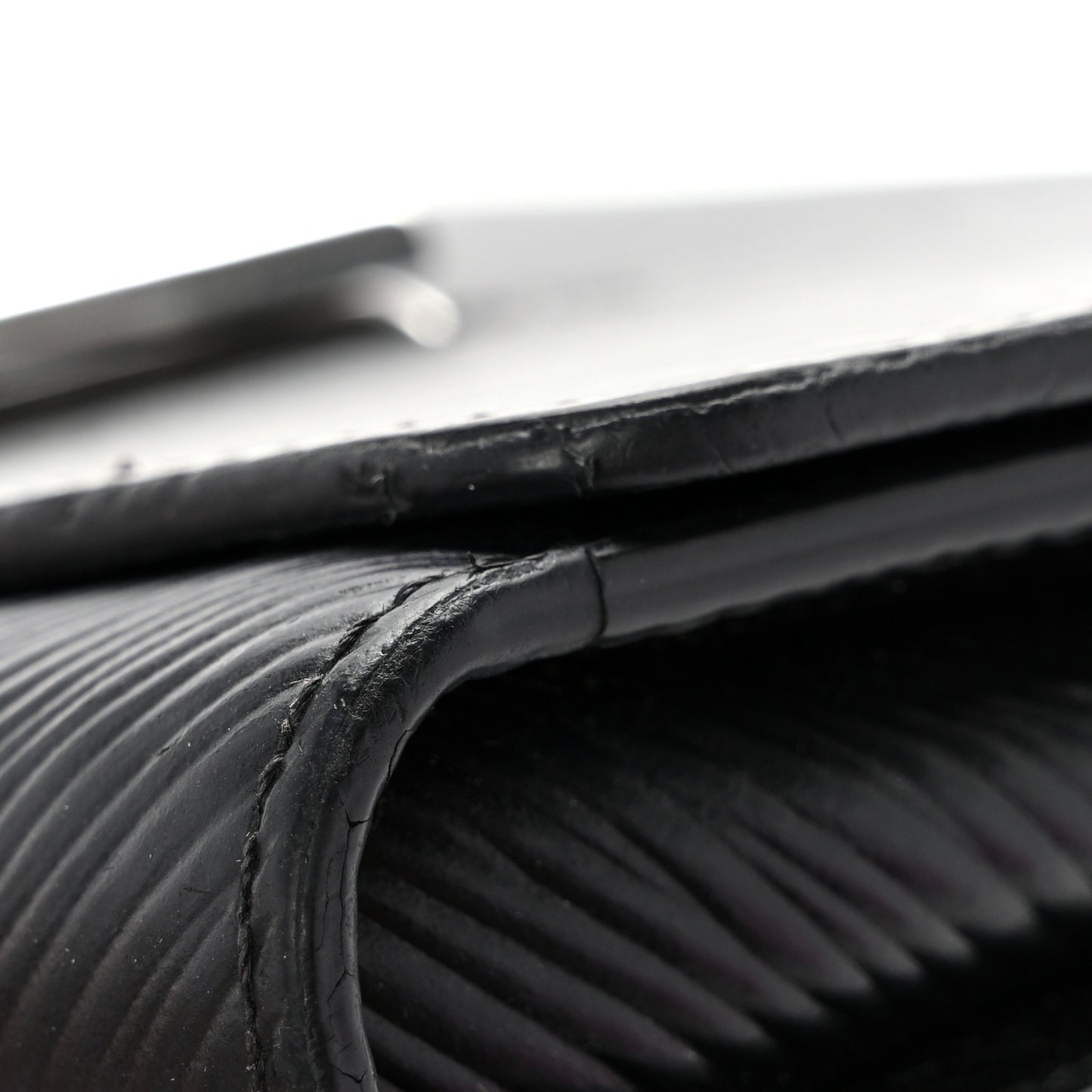 Epi Twist Chain Wallet Black