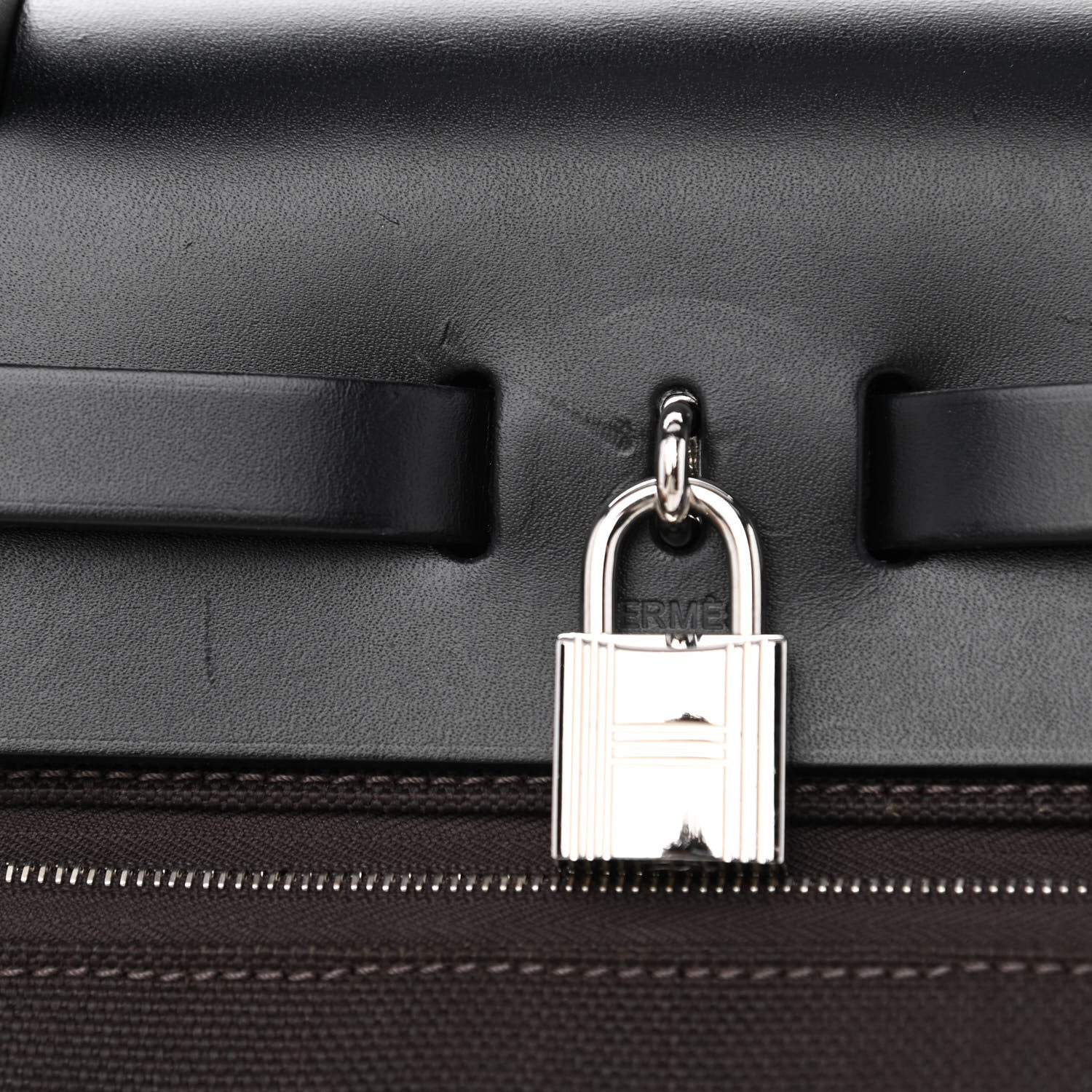Hermes Toile Militaire Vache Hunter Laque Herbag Zip Retourne PM 31 Ebene Black 13 of 14