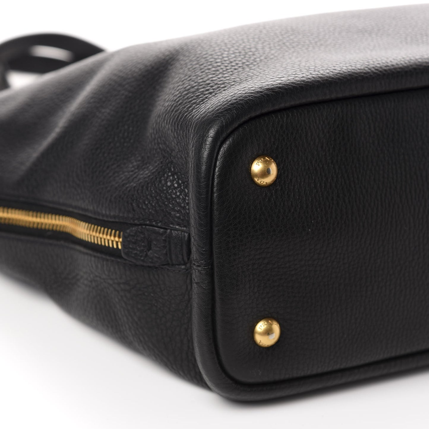 Vitello Daino Side Zip Tote Black