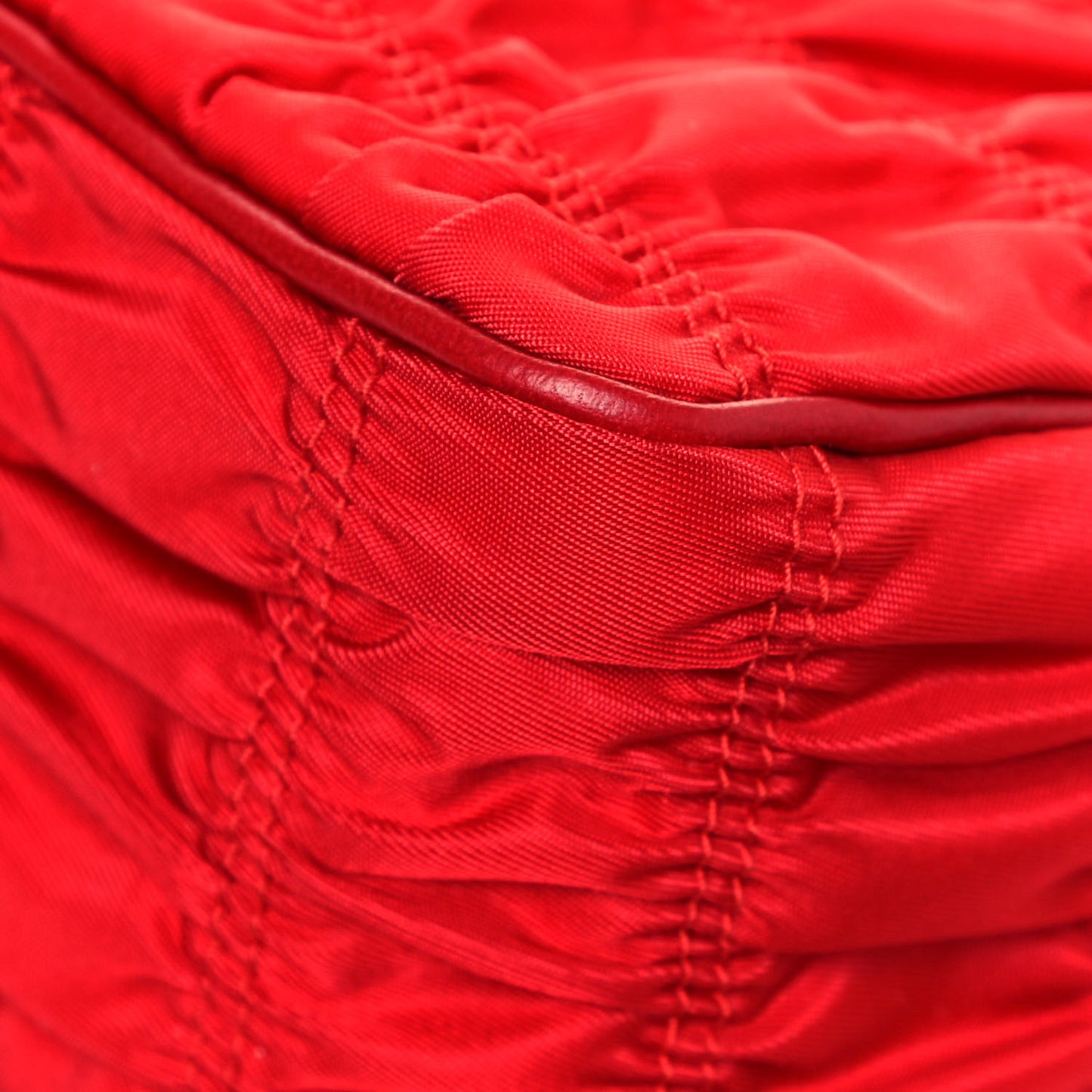 Tessuto Nylon Gaufre Shoulder Bag Rosso