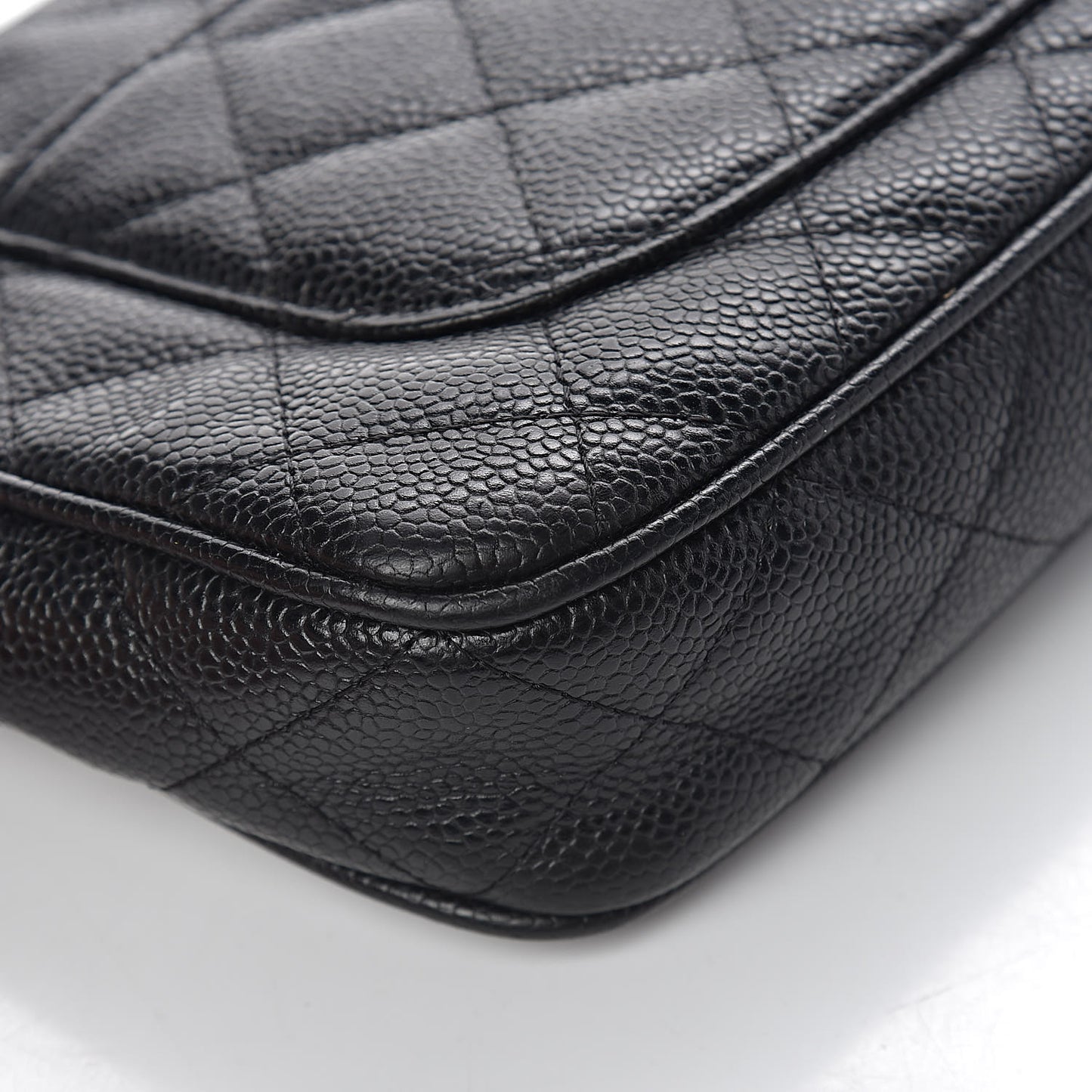 Caviar Quilted CC Shoulder Bag Black