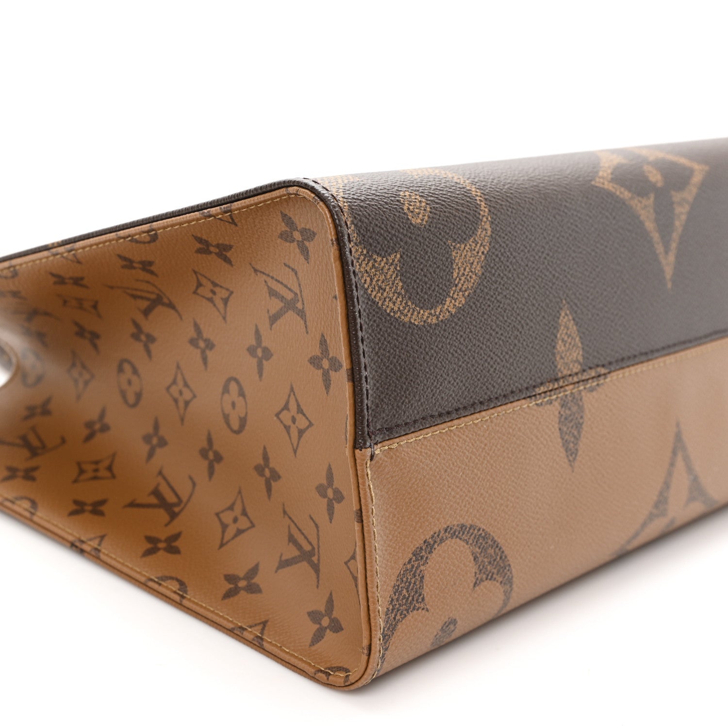 Louis Vuitton Reverse Monogram Giant Onthego MM 8 of 10
