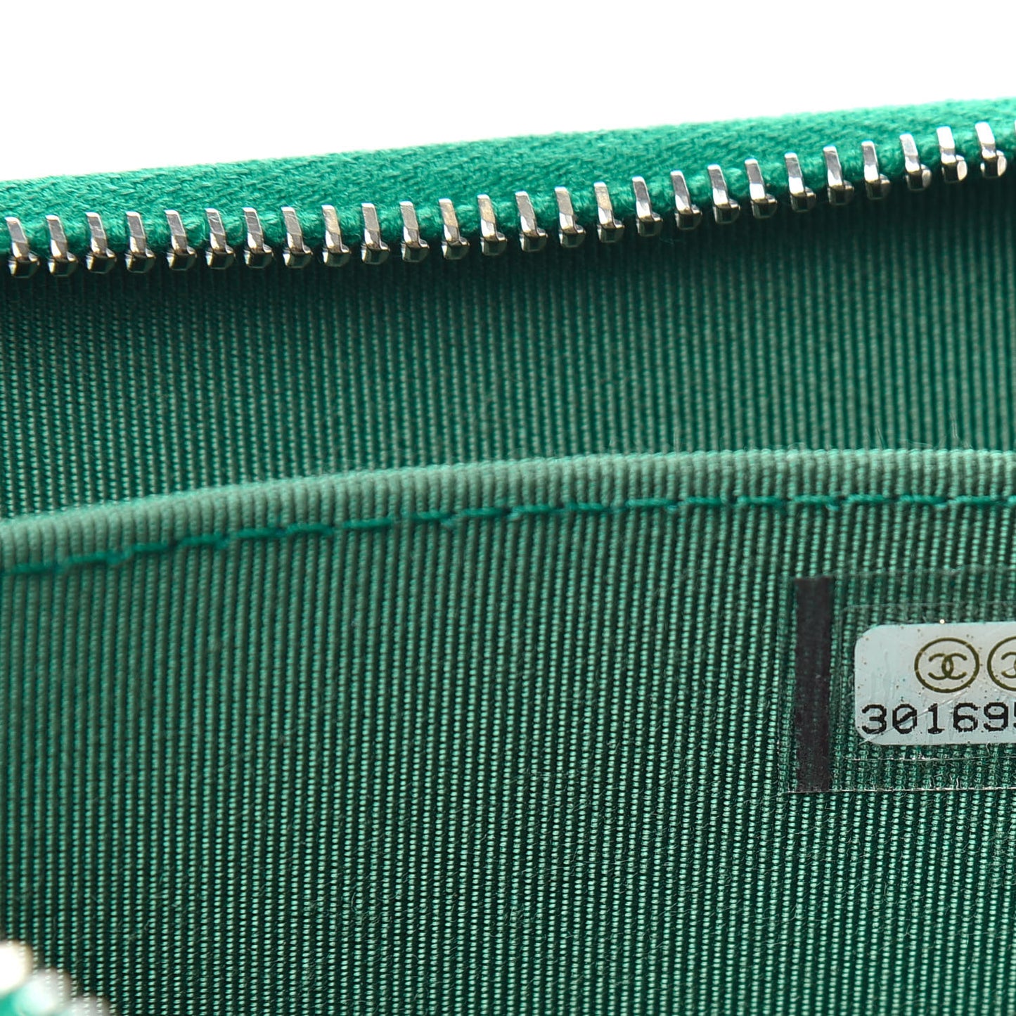 Caviar Quilted Zip Card Holder Green