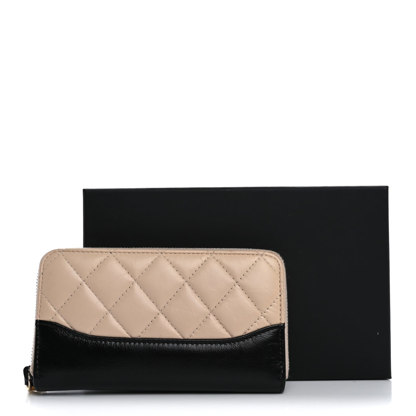 Aged Calfskin Quilted Small Gabrielle Zip Around Wallet Beige Black
