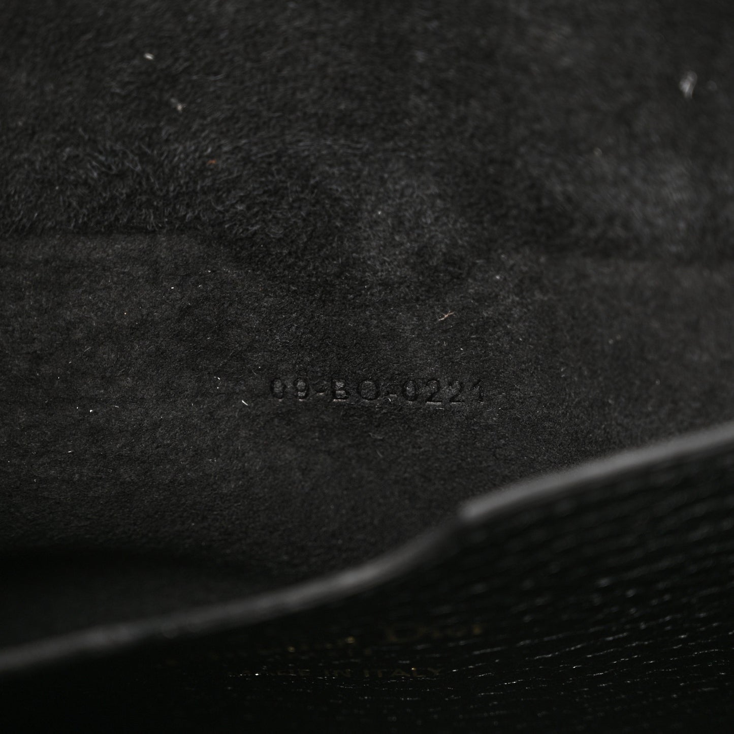 Grained Calfskin Large Bobby Flap Black