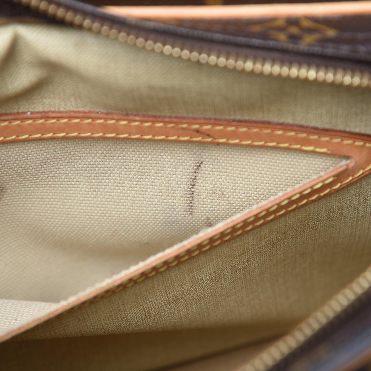 Louis Vuitton Monogram Reporter PM 12 of 16