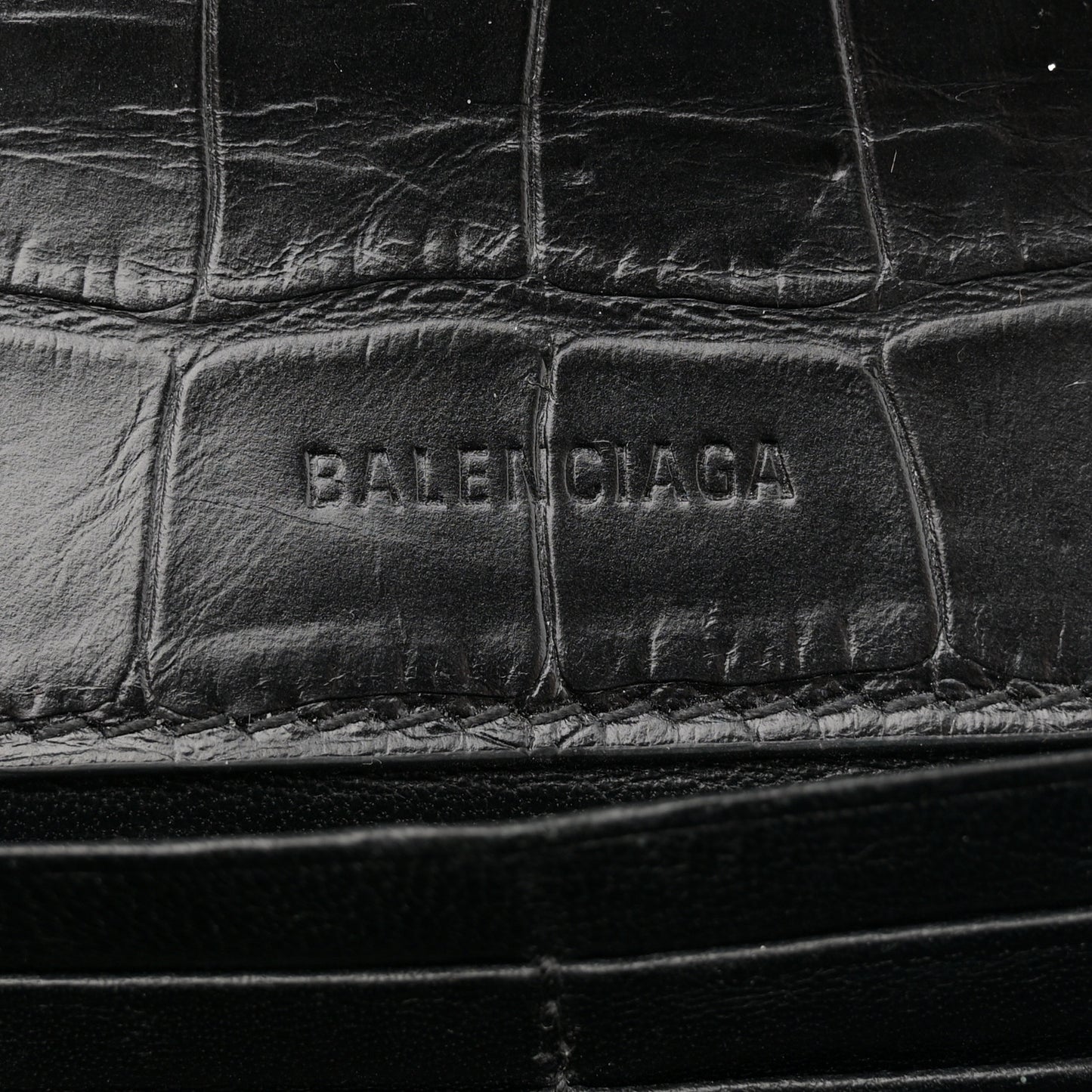 Extra Supple Calfskin Crocodile Embossed Gossip Wallet On Chain Black