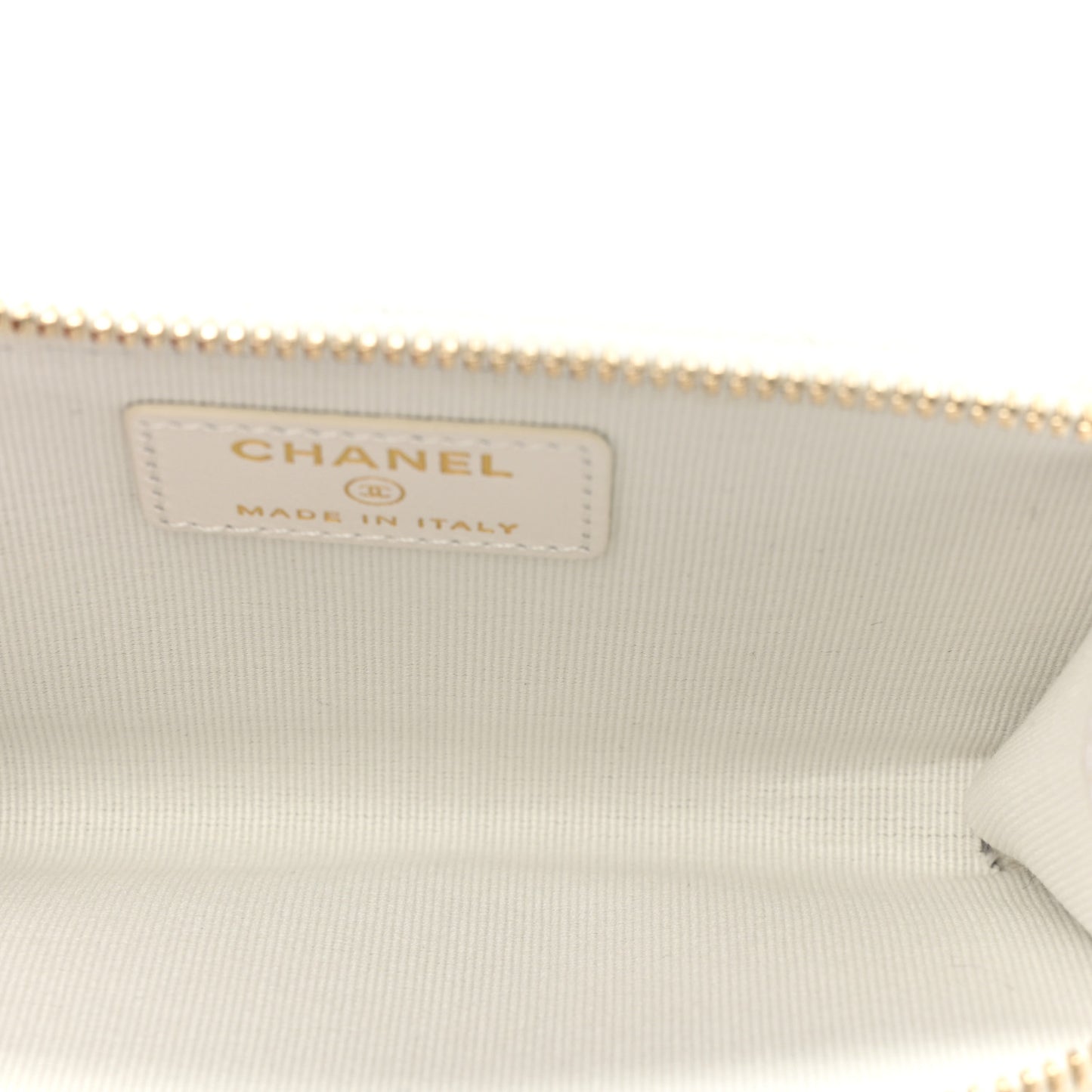 Caviar Quilted CC Zip Around Card Holder White