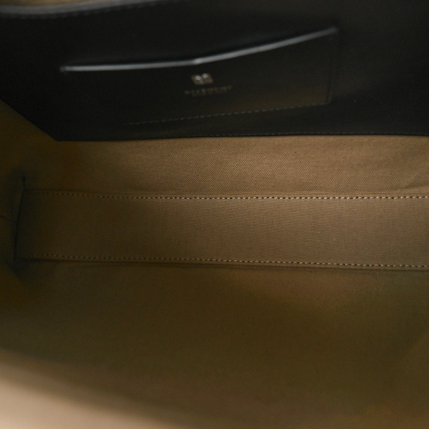 Smooth Calfskin Small Soft Antigona Black