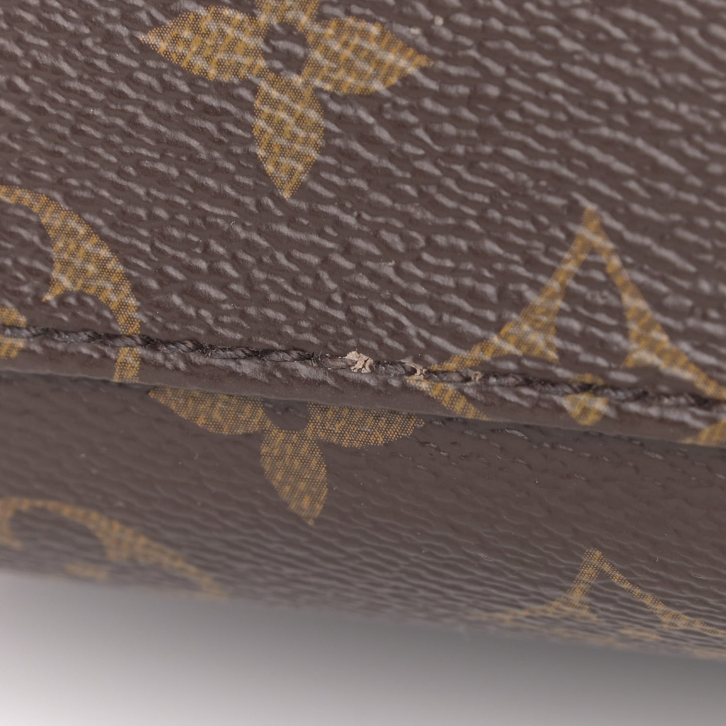 Monogram Tuileries Besace Kaki