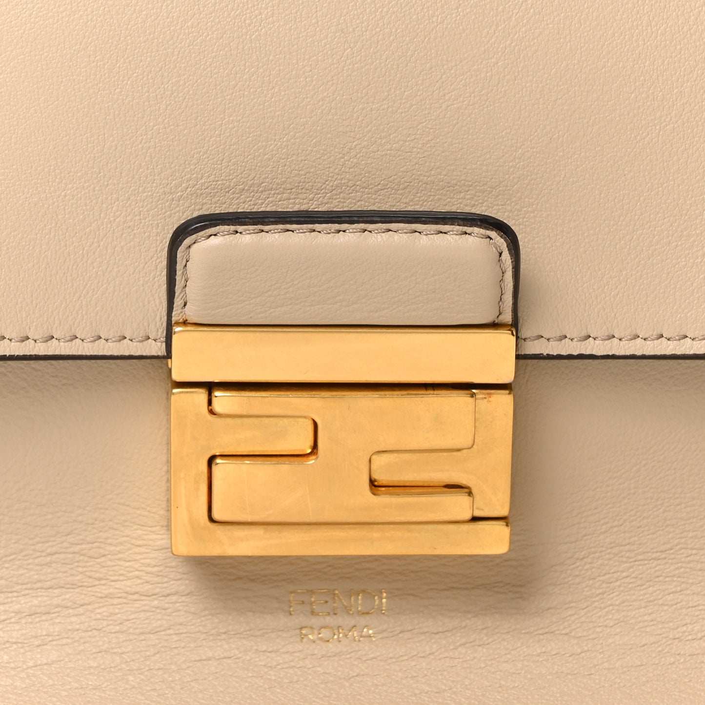 Vitello Grace Matte F is Fendi Kan U Shoulder Bag Nuvola