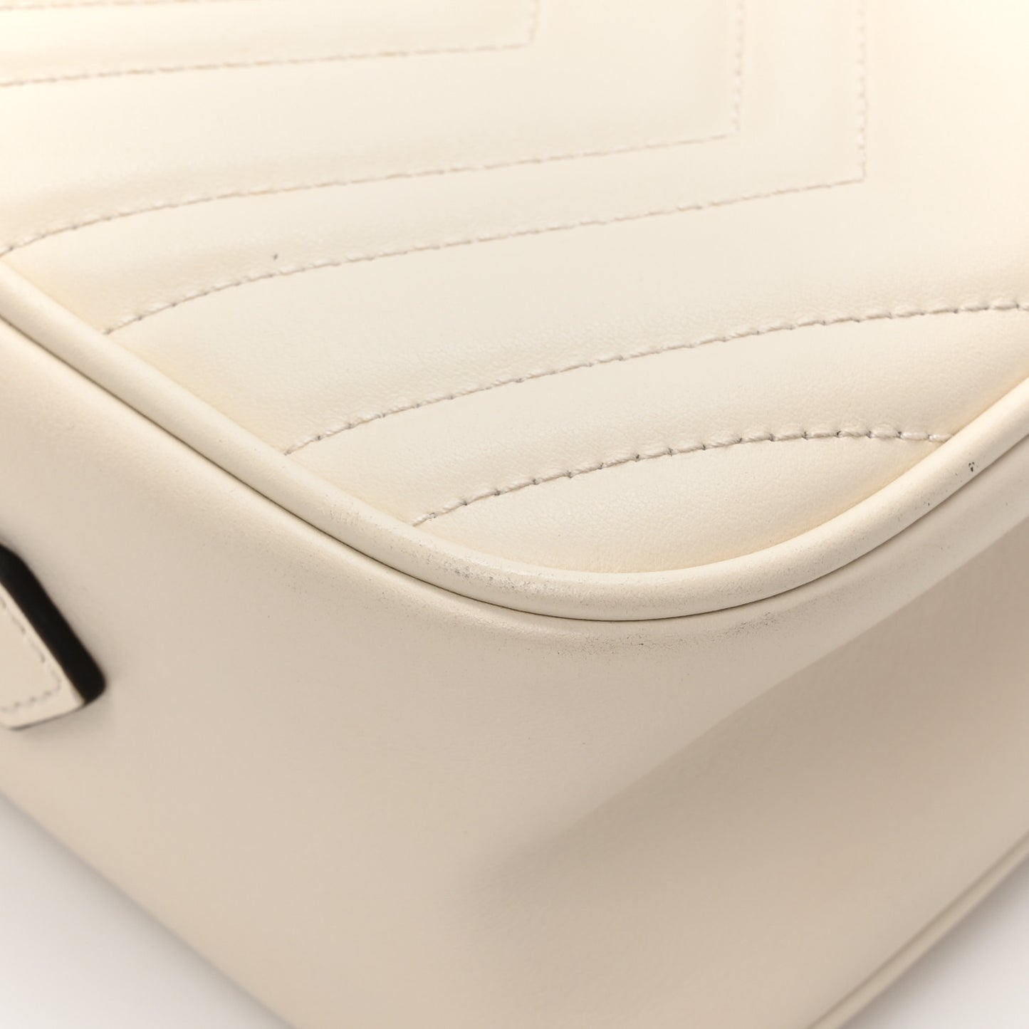 Calfskin Matelasse Small GG Marmont Chain Shoulder Bag White