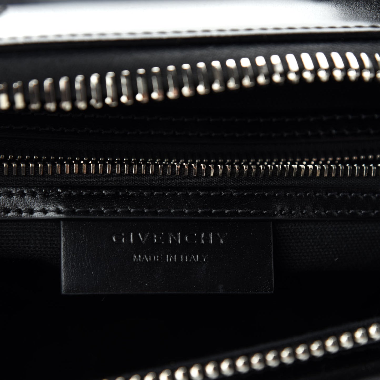 Shiny Lord Calfskin Small Antigona Black