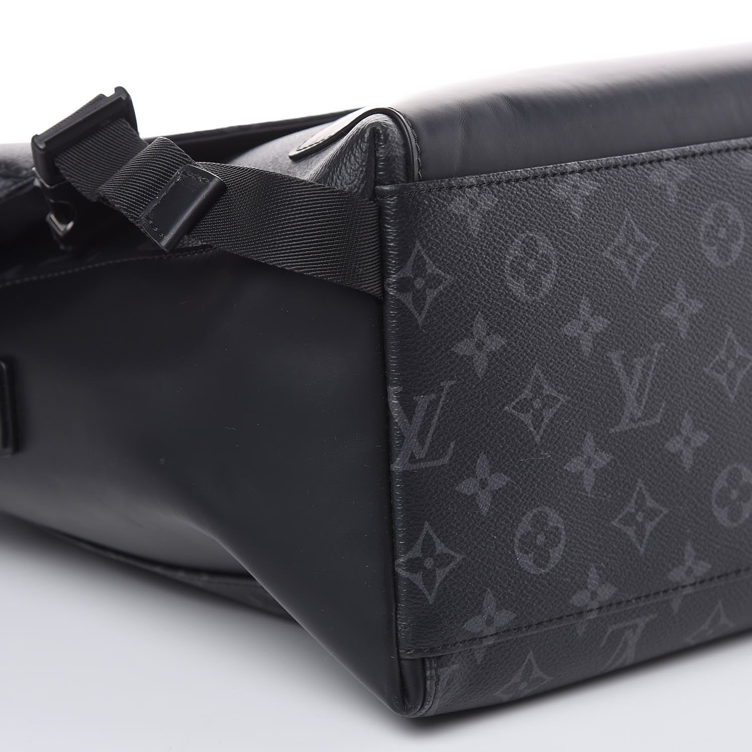Louis Vuitton Monogram Eclipse Voyager Messenger MM 9 of 11