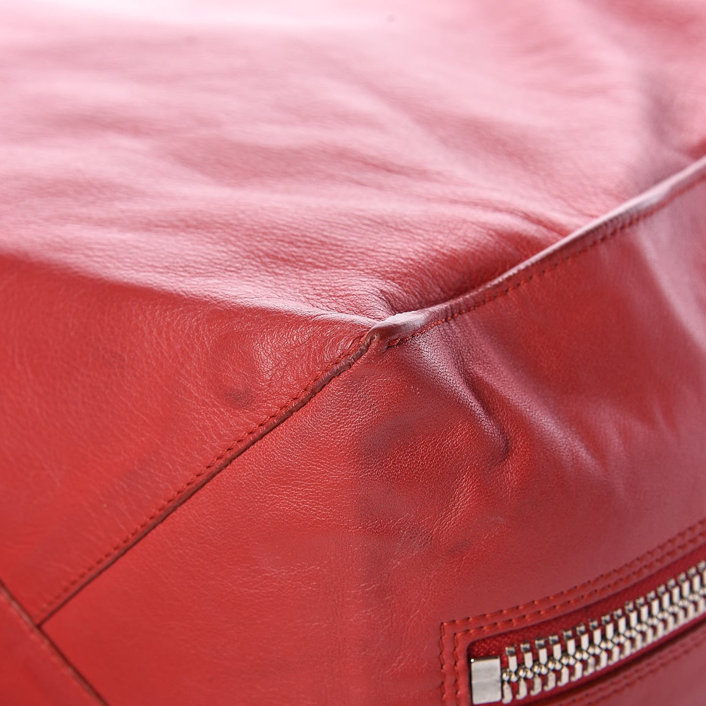 Veau Souple Papier A4 Zip Around Tote Rouge