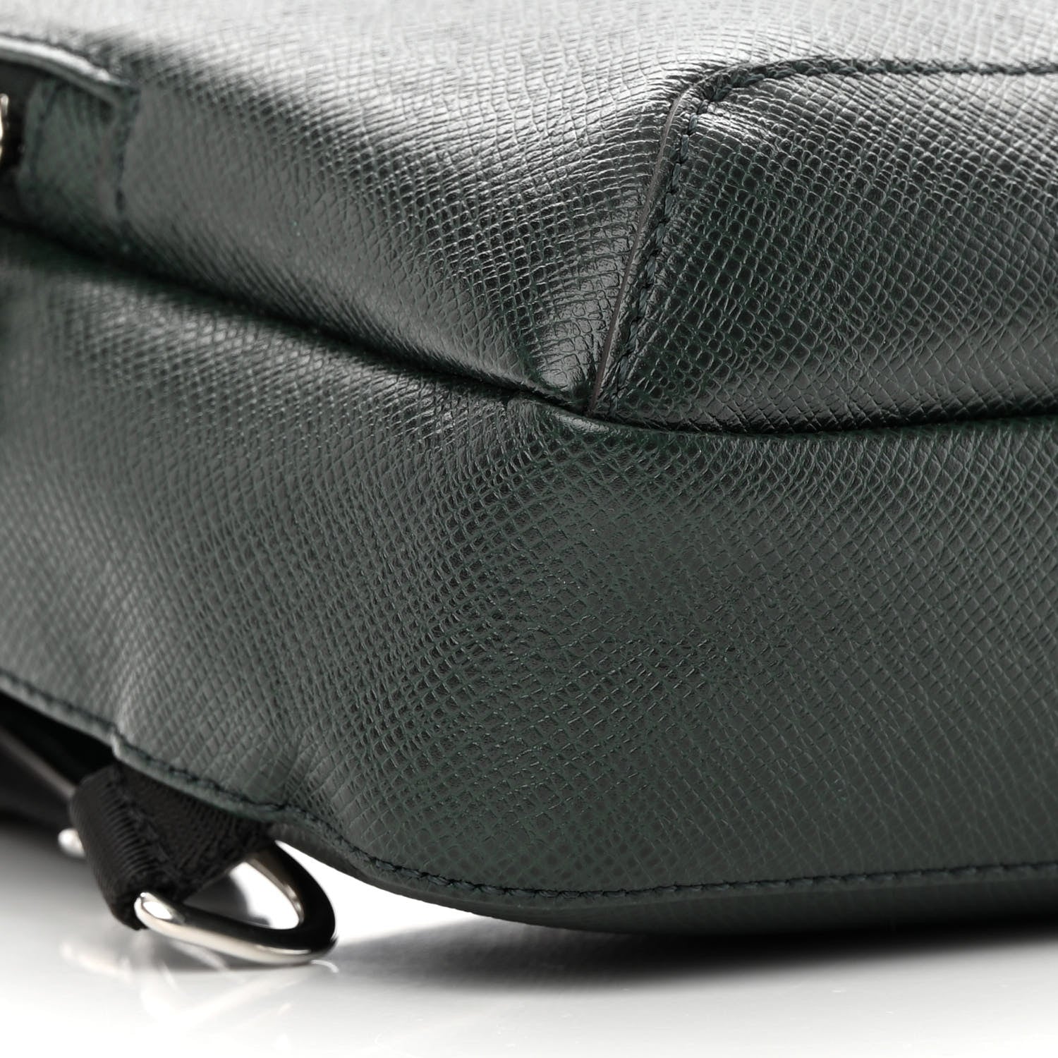 Louis Vuitton Taiga Avenue Sling Bag Epicea 8 of 12
