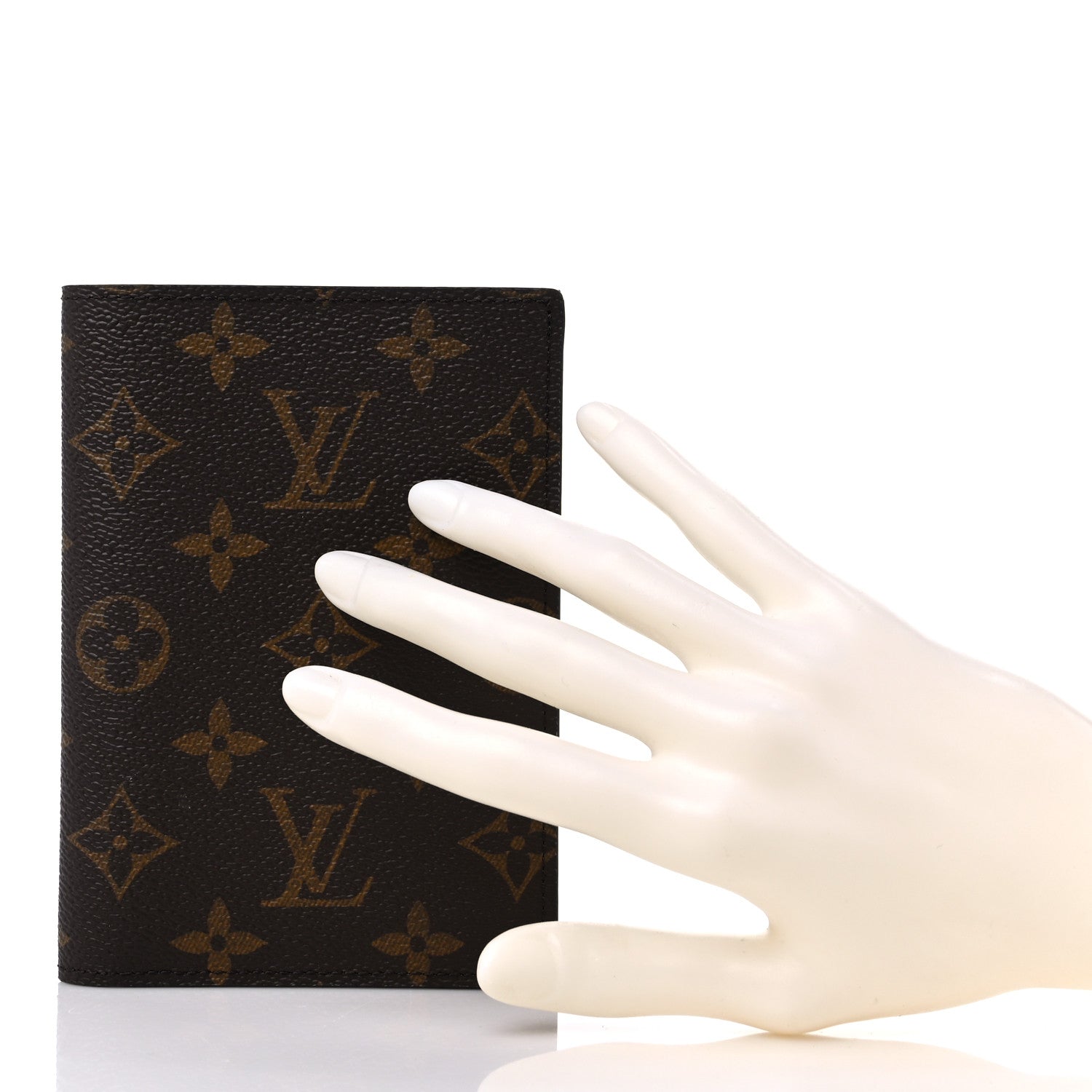 Louis Vuitton Monogram Passport Cover 2 of 6
