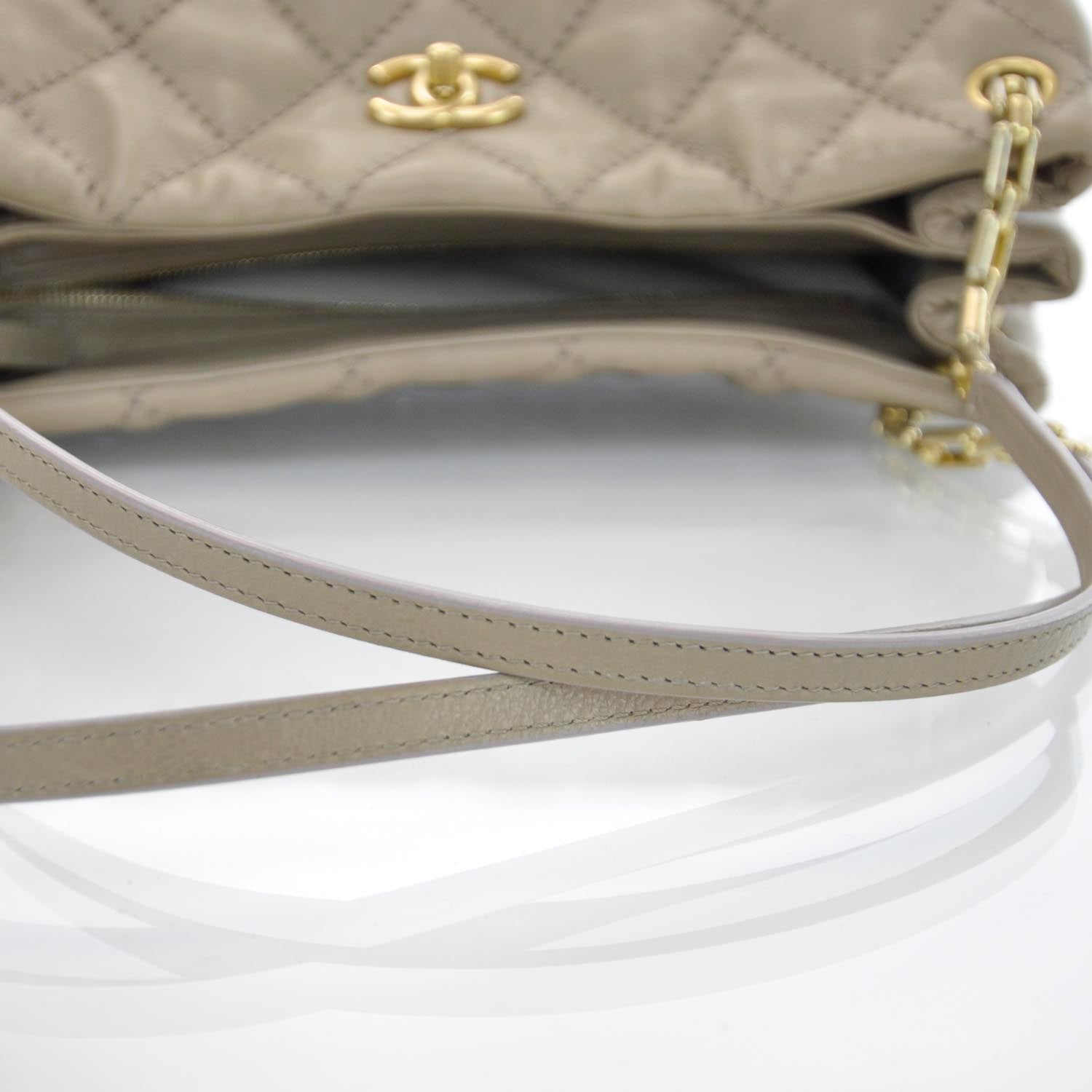 Chanel Calfskin Quilted Large Retro Chain Tote Beige 5 of 9