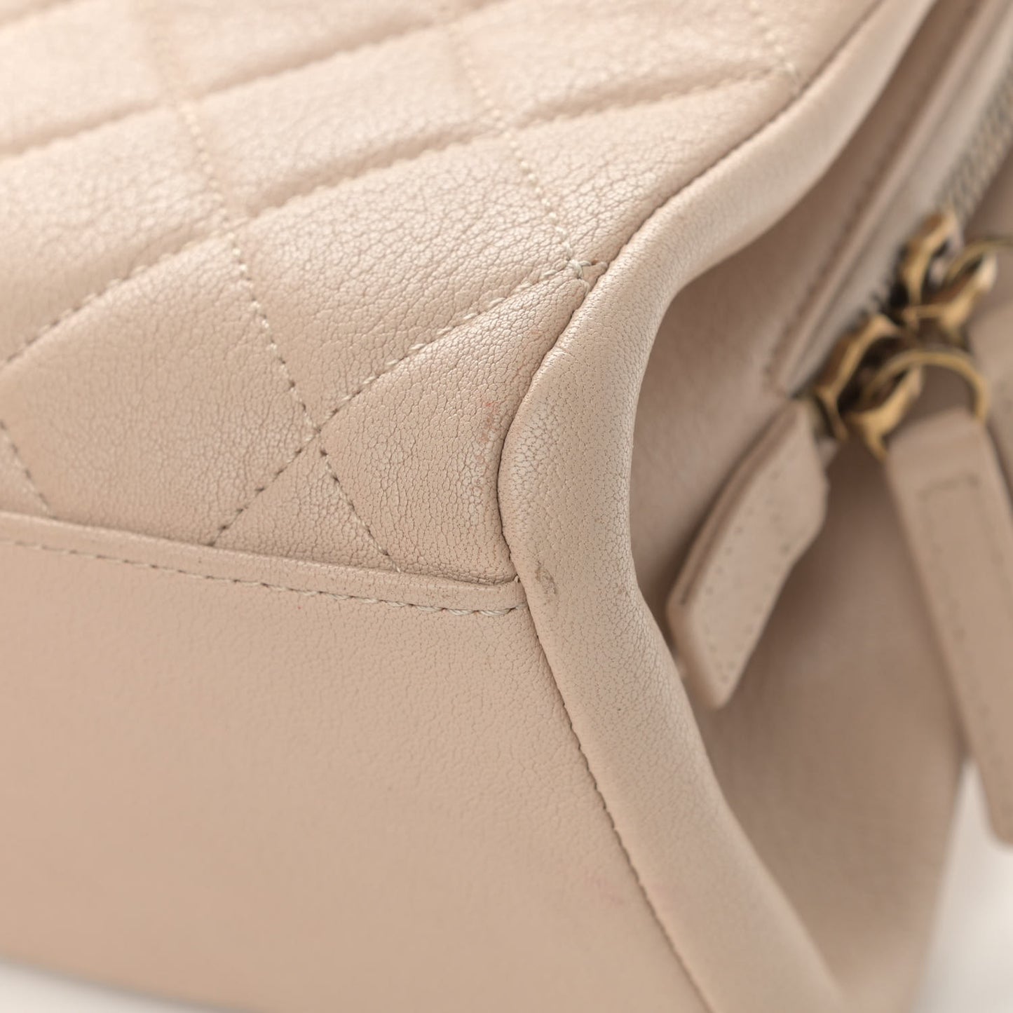 Shiny Sheepskin Quilted Small Trapezio Flap Beige