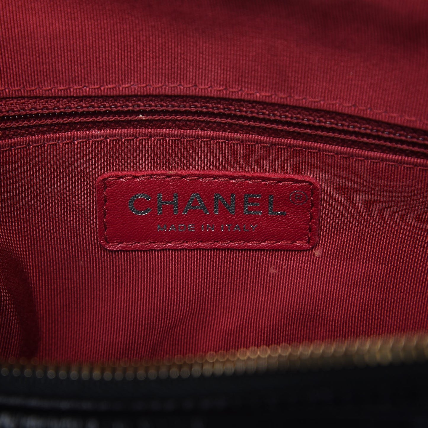 Aged Calfskin Quilted Medium Gabrielle Hobo Black