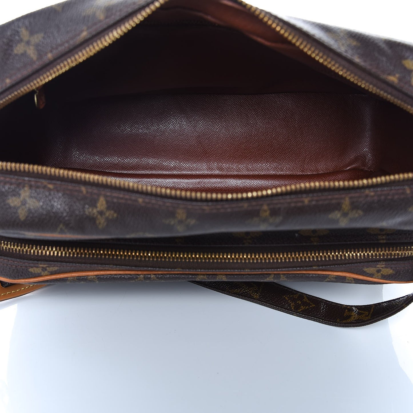 Monogram Nil 28