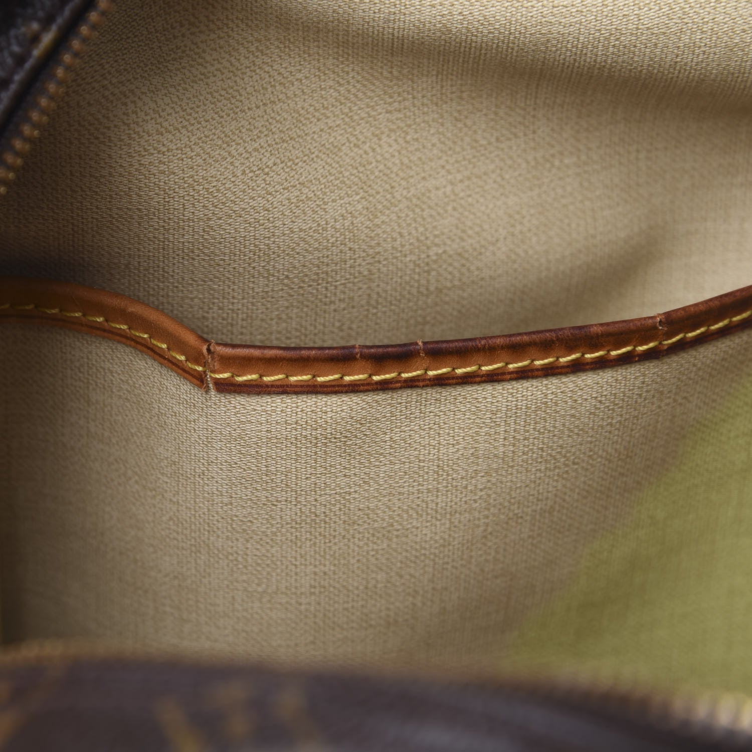 Louis Vuitton Monogram Reporter GM 16 of 20