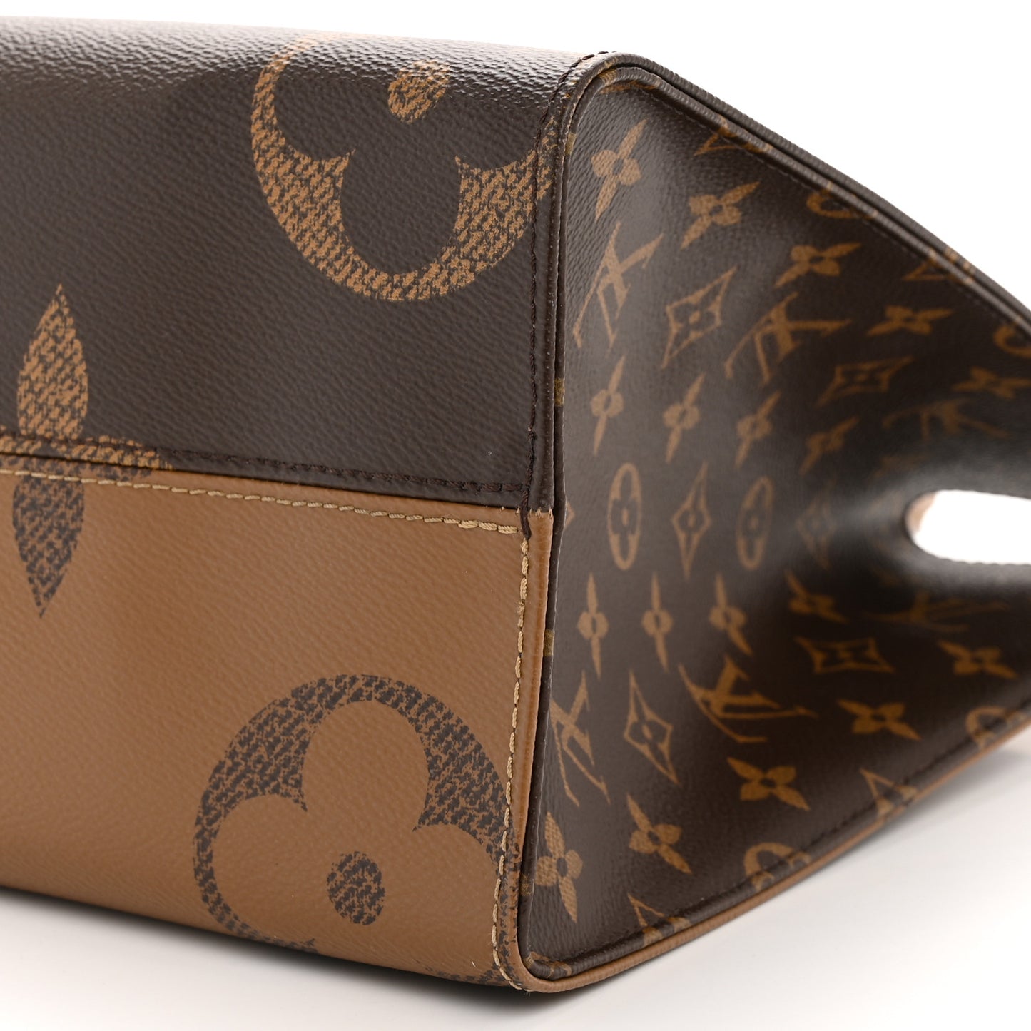 Reverse Monogram Giant Onthego MM