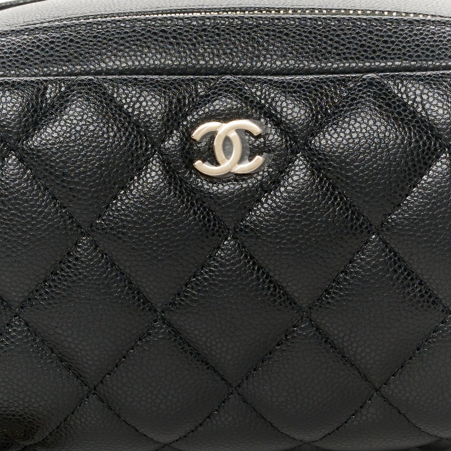 Caviar Quilted Toiletry Case With Chain Black